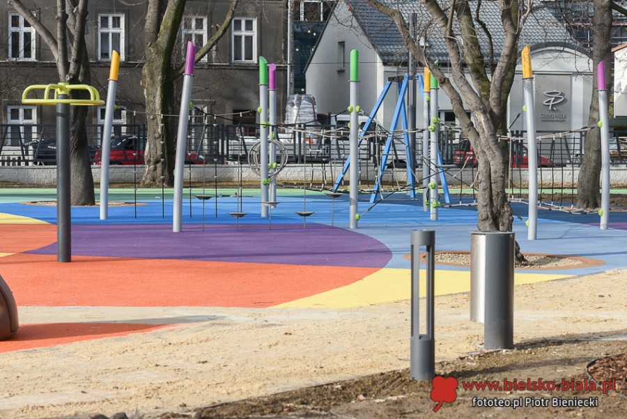 Park zmienił się nie do poznania. Kontrowersyjna inwestycja w centrum ZDJĘCIA