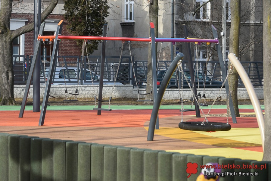 Park zmienił się nie do poznania. Kontrowersyjna inwestycja w centrum ZDJĘCIA