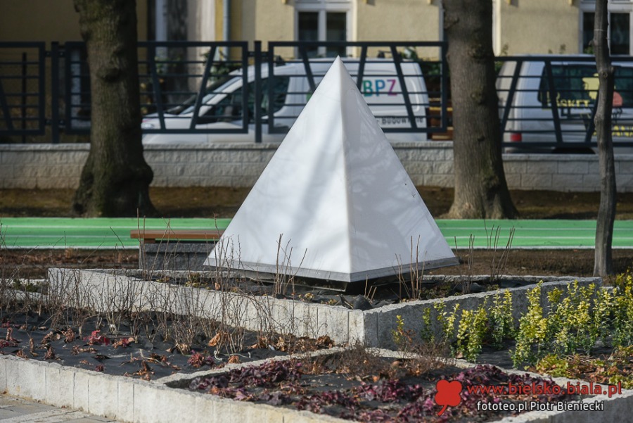 Park zmienił się nie do poznania. Kontrowersyjna inwestycja w centrum ZDJĘCIA