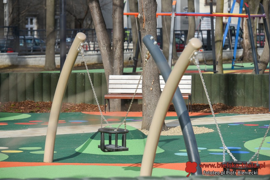 Park zmienił się nie do poznania. Kontrowersyjna inwestycja w centrum ZDJĘCIA