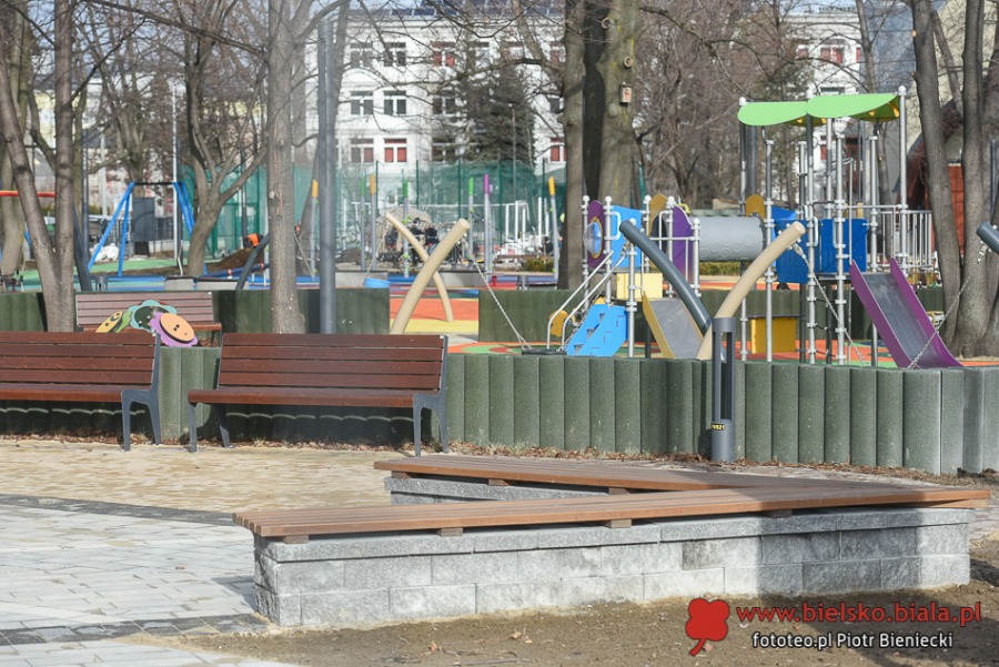 Park zmienił się nie do poznania. Kontrowersyjna inwestycja w centrum ZDJĘCIA