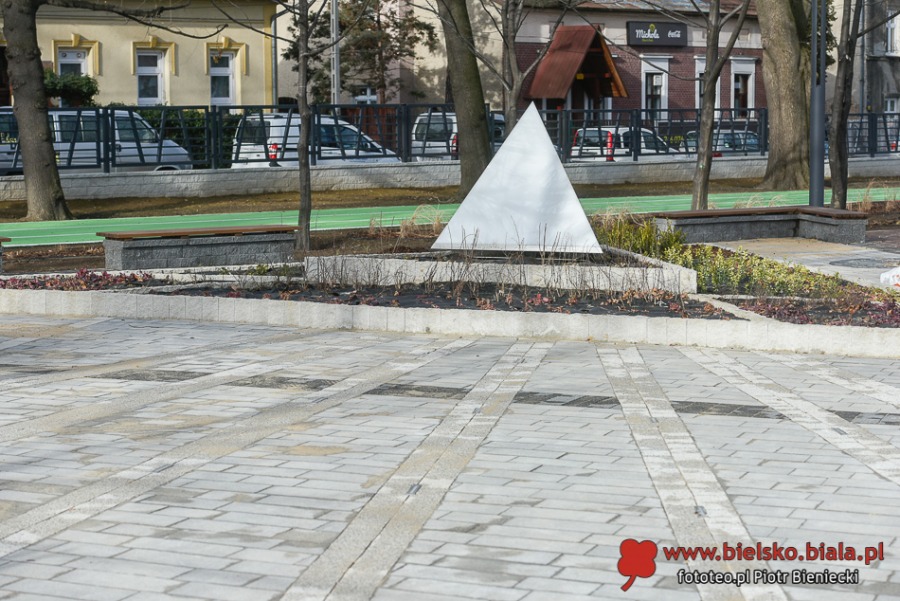 Park zmienił się nie do poznania. Kontrowersyjna inwestycja w centrum ZDJĘCIA
