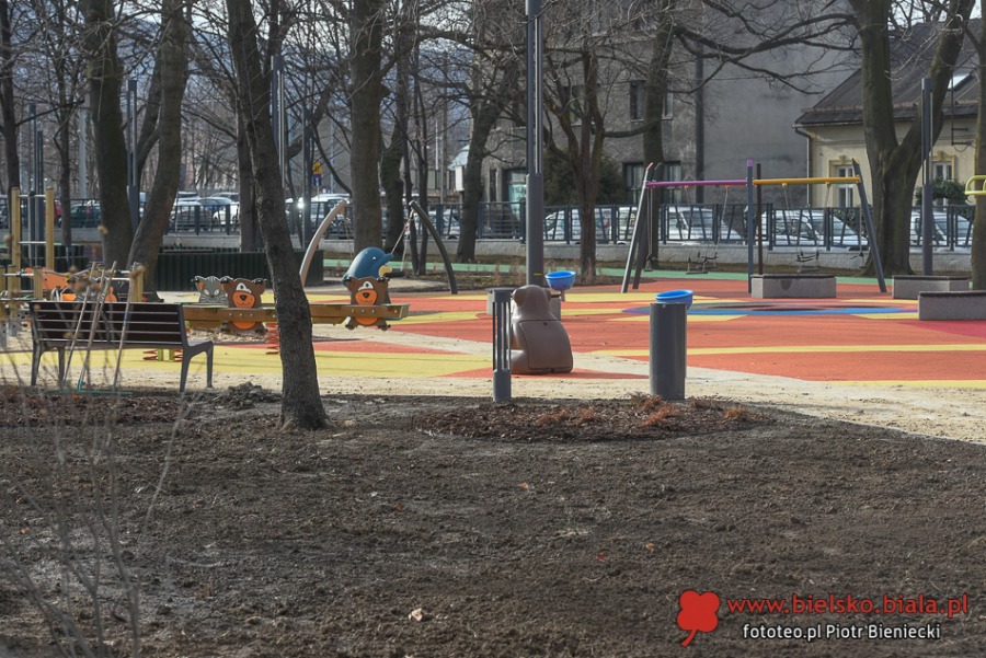 Park zmienił się nie do poznania. Kontrowersyjna inwestycja w centrum ZDJĘCIA