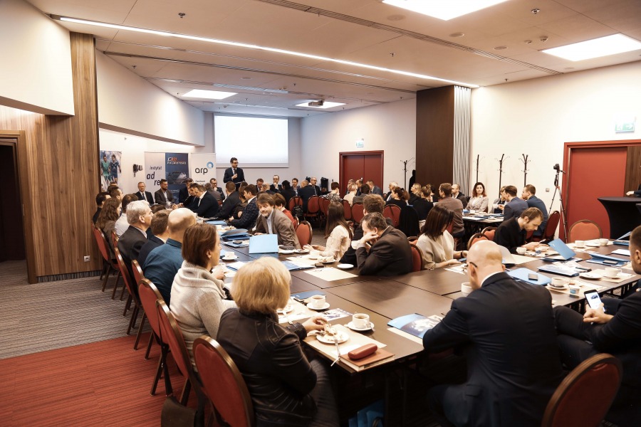 Znani przedsiębiorcy i politycy na śniadaniu w hotelu. Przy kawie o biznesie - foto