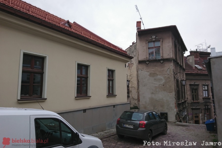 Klimatyczna uliczka popada w ruinę. Nie ma dla niej ratunku? ZDJĘCIA