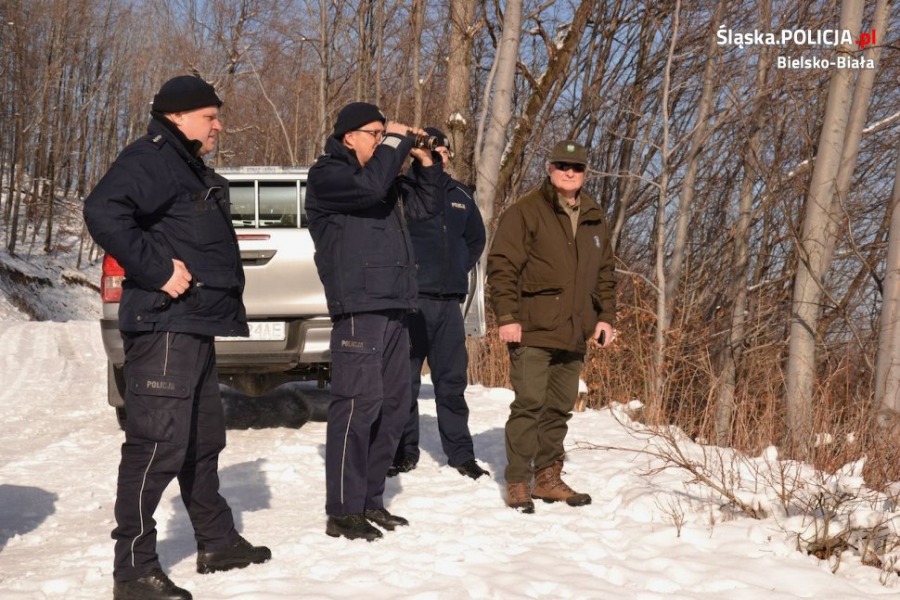 Quady rozjeżdżają góry. Akcja policji na Szyndzielni, Dębowcu i Przegibku - foto