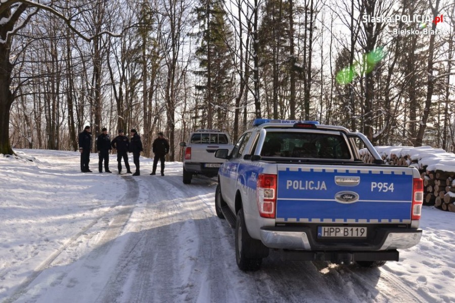 Quady rozjeżdżają góry. Akcja policji na Szyndzielni, Dębowcu i Przegibku - foto