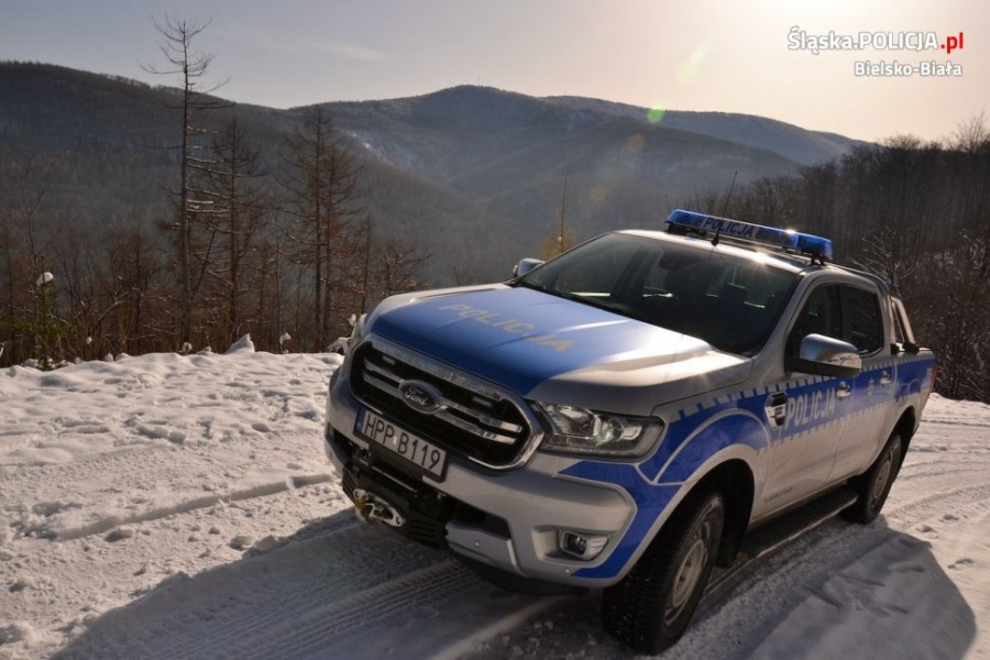 Quady rozjeżdżają góry. Akcja policji na Szyndzielni, Dębowcu i Przegibku - foto