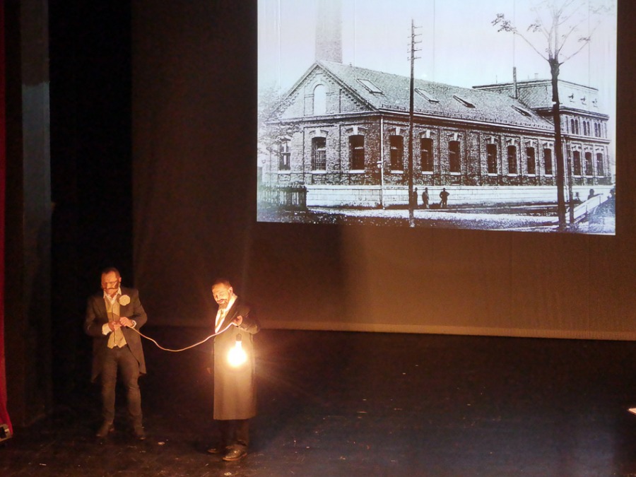 Porywający show w teatrze. Fabryka Sensacji z kompletem publiczności - foto