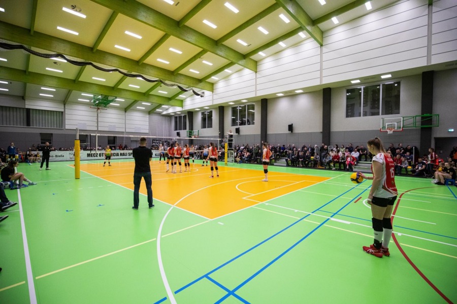 Nowa hala sportowa w Bielsku-Białej. Rozkładana widownia dla stu osób - foto