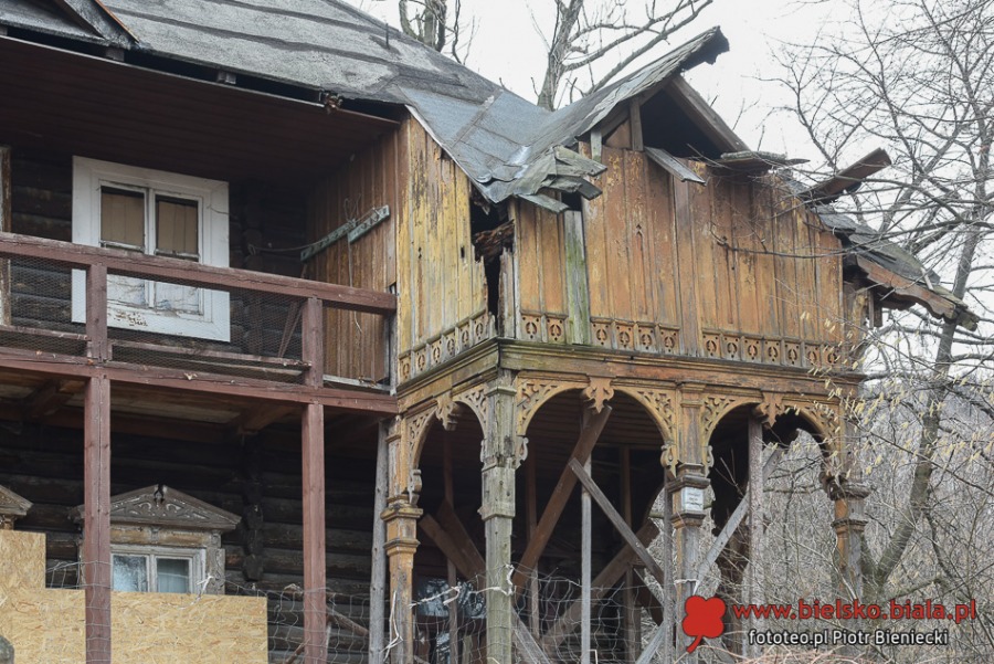 Duma Lipnika zabita deskami. Wejście grozi śmiercią lub kalectwem ZDJĘCIA