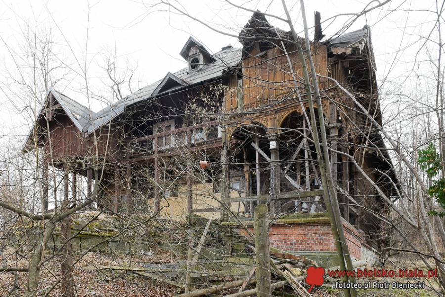 Duma Lipnika zabita deskami. Wejście grozi śmiercią lub kalectwem ZDJĘCIA