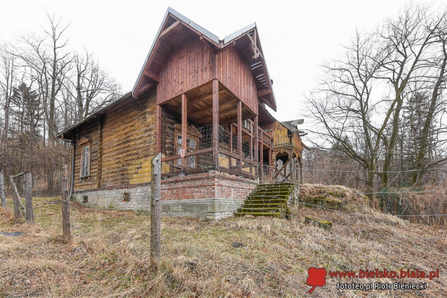 Duma Lipnika zabita deskami. Wejście grozi śmiercią lub kalectwem ZDJĘCIA