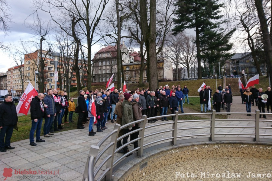 Oddali hołd polskim bohaterom. Znanych postaci zabrakło - foto i film