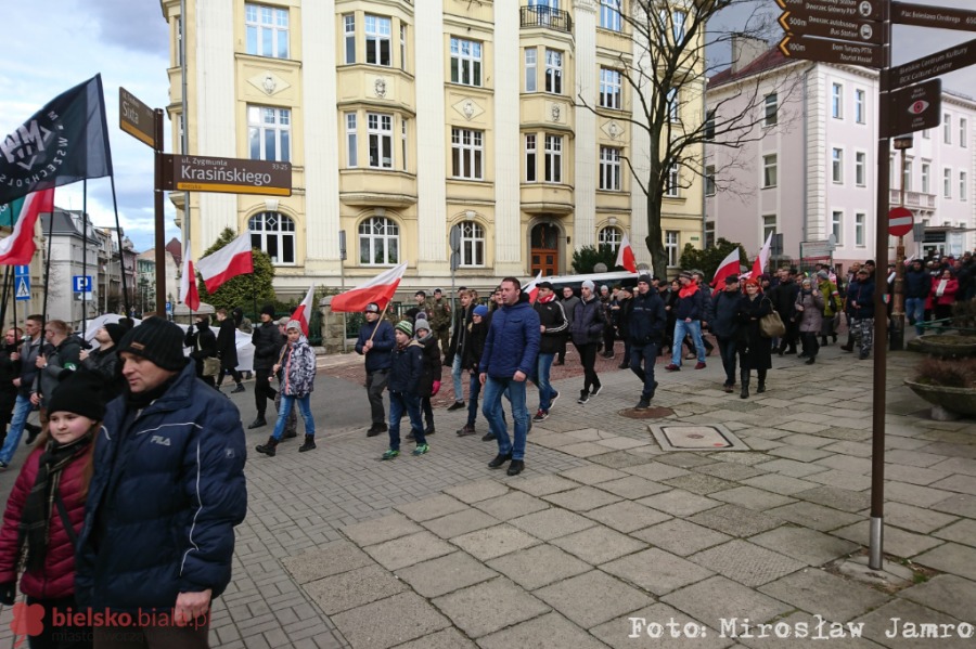 Oddali hołd polskim bohaterom. Znanych postaci zabrakło - foto i film
