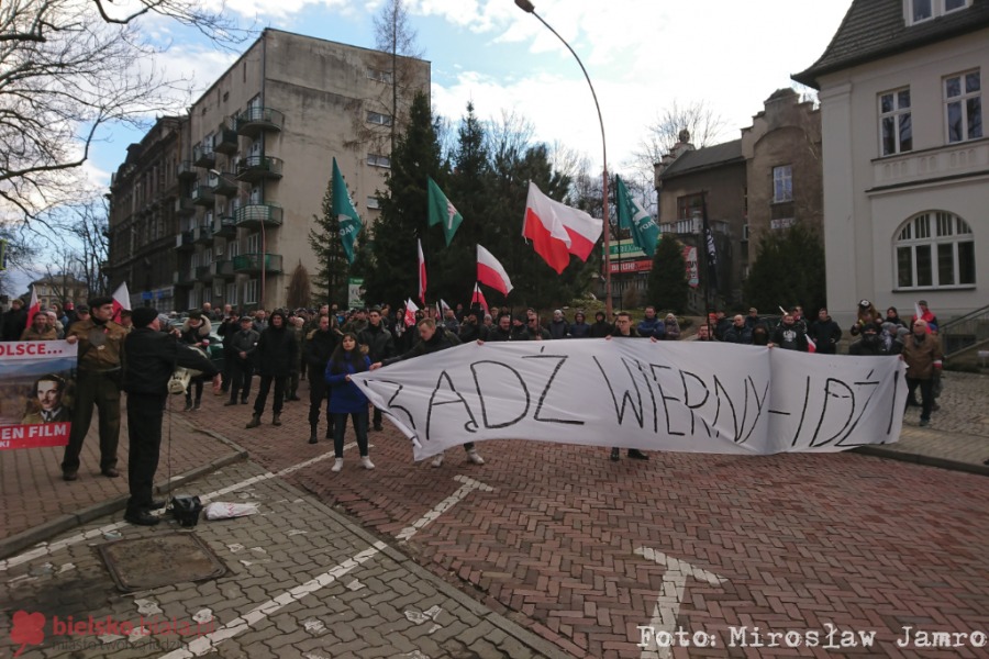 Oddali hołd polskim bohaterom. Znanych postaci zabrakło - foto i film