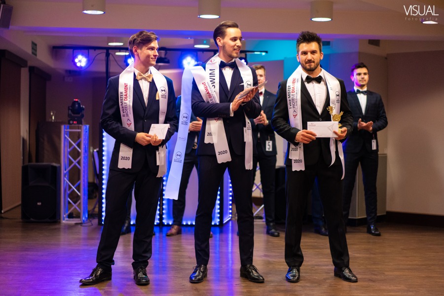 Misterzy z okazji Dnia Kobiet. Panowie tańczą dla pań! ZDJĘCIA