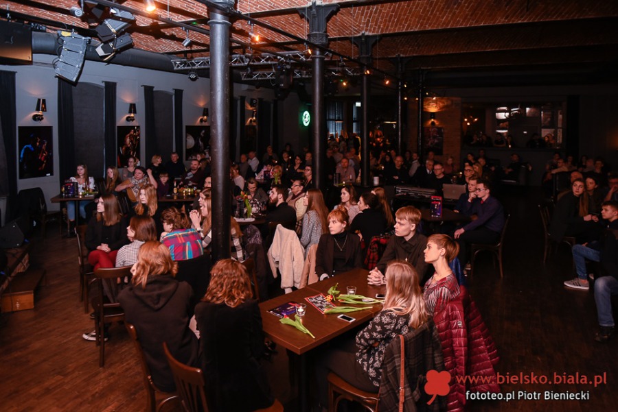 Komplet publiczności w Metrum. Widzowie przybyli nie tylko dla muzyki! - foto
