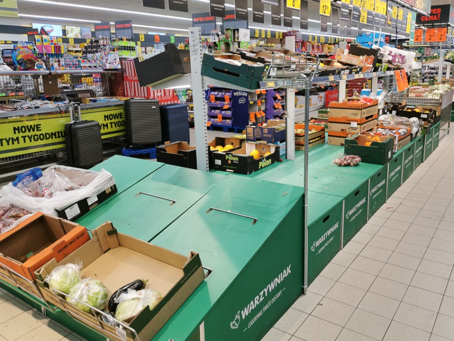 W sklepach strach przed koronawirusem. Większe zakupy na zapas - foto