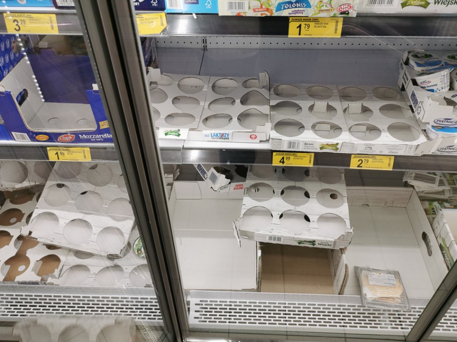 W sklepach strach przed koronawirusem. Większe zakupy na zapas - foto