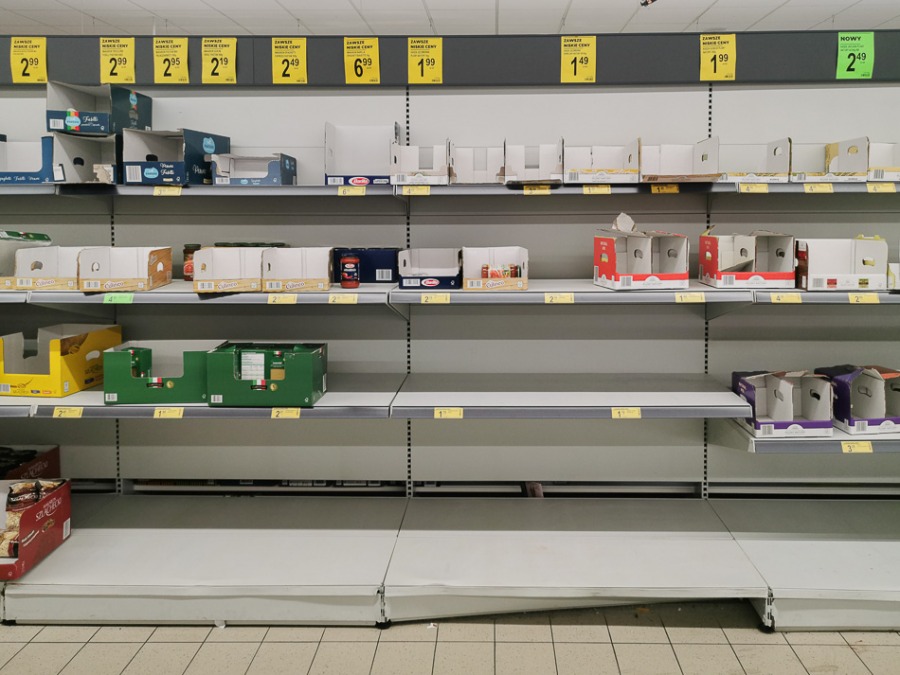 W sklepach strach przed koronawirusem. Większe zakupy na zapas - foto