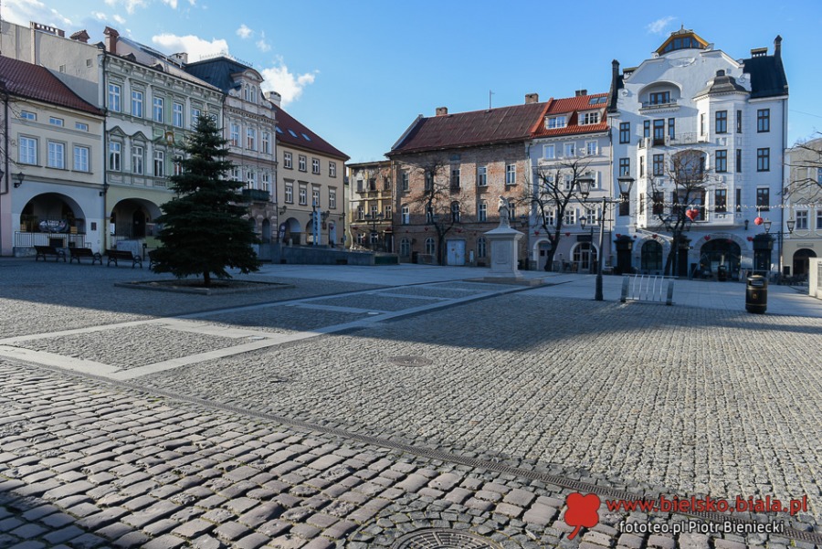 Bielsko-Biała w czasach epidemii. Opustoszałe ulice i place ZDJĘCIA