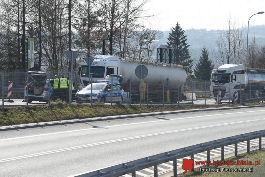 Kontrola temperatury osób na granicy. Kierowcy tirów bez kwarantanny - foto