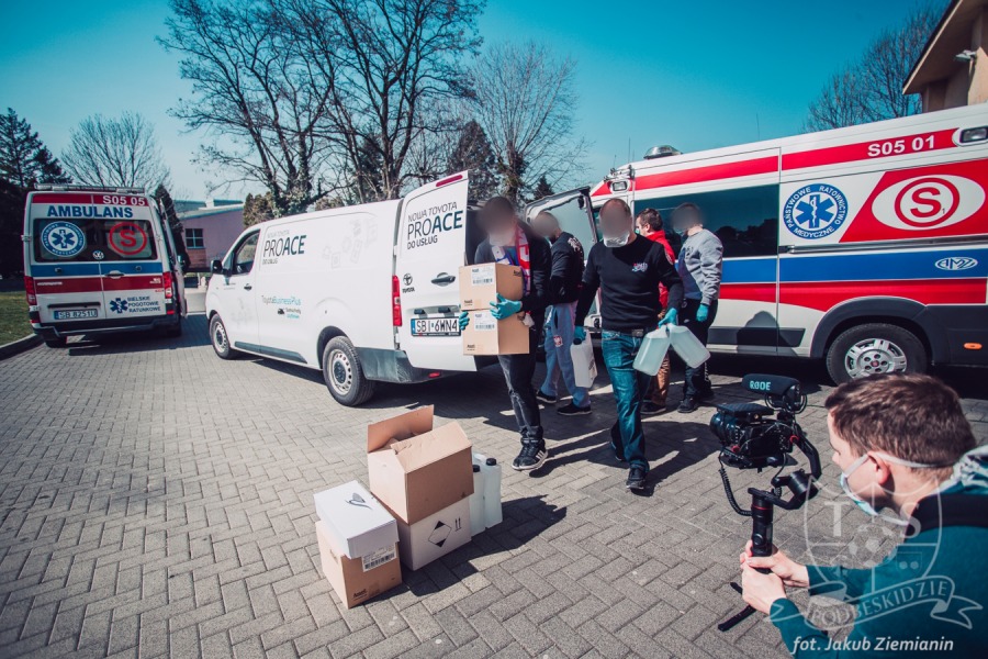Dar kibiców Podbeskidzia dla Bielskiego Pogotowia Ratunkowego - foto