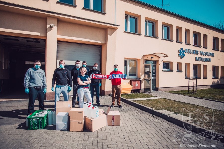 Dar kibiców Podbeskidzia dla Bielskiego Pogotowia Ratunkowego - foto