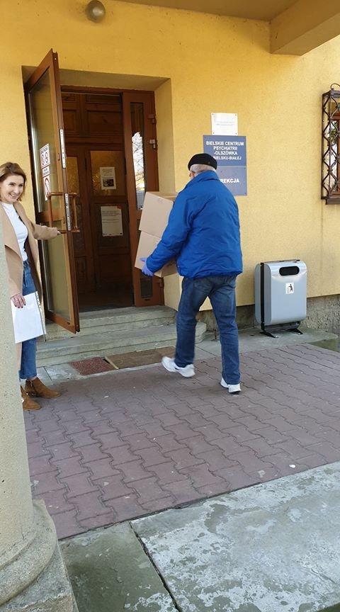 Tysiące ciastek dla szpitali w Bielsku-Białej. Dar bielskiego zakładu - foto