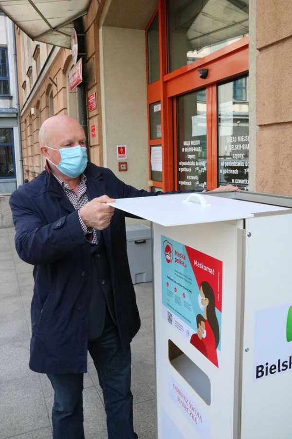 Nie masz jeszcze maseczki? Dostaniesz ją na placu Ratuszowym  - foto