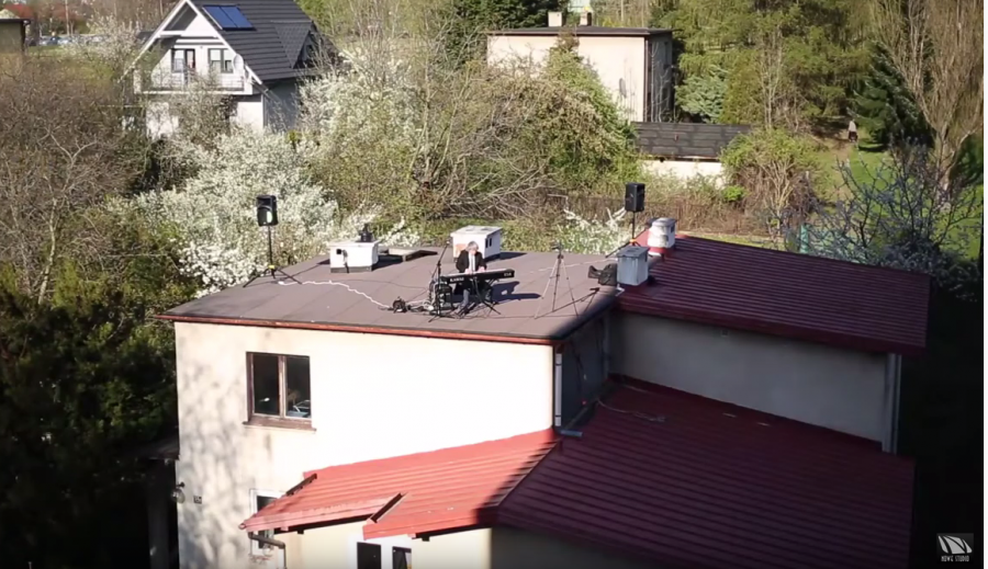 Koncert w środku blokowiska. Niespodzianka dla życzliwych sąsiadów