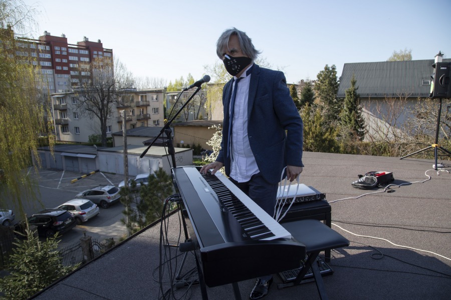 Koncert w środku blokowiska. Niespodzianka dla życzliwych sąsiadów