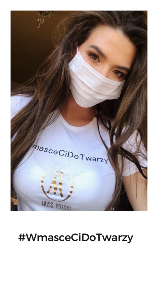 Śliczna twarz ukryta w masce ochronnej. Akcja pięknych kobiet - foto