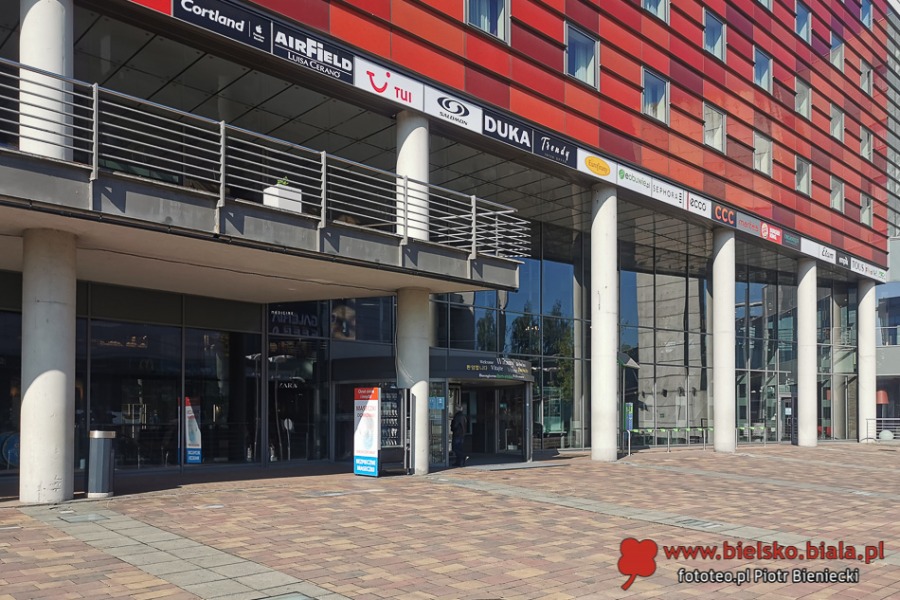 Galerie handlowe ponownie otwarte. Bez niektórych usług - foto