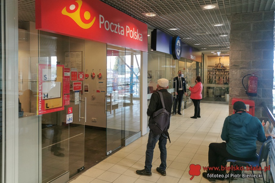 Galerie handlowe ponownie otwarte. Bez niektórych usług - foto