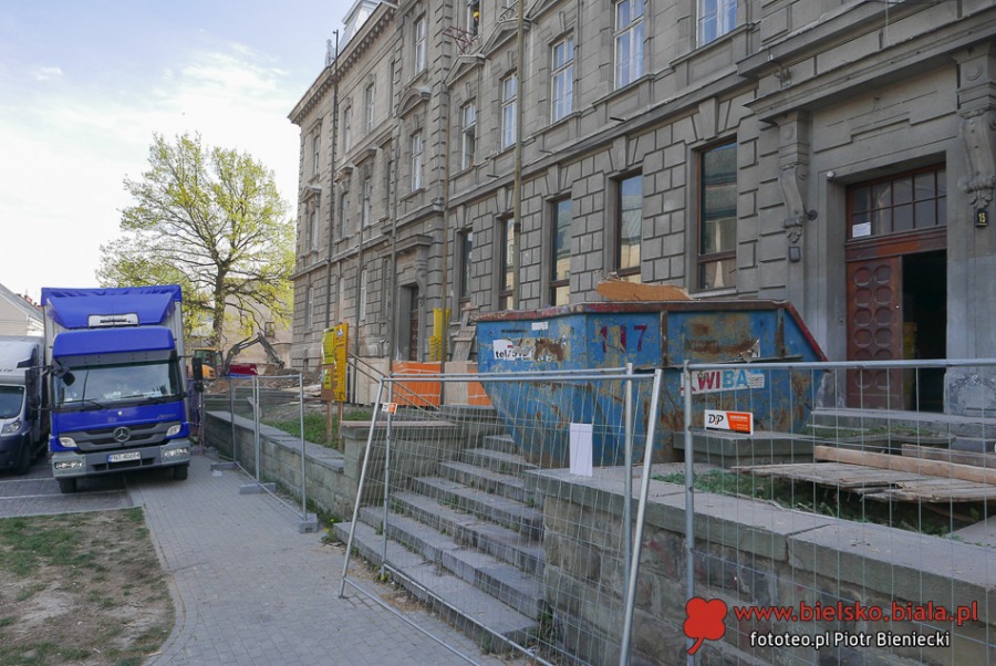 Wielki remont na Słowackiego. Wycinka drzew na wstępie - foto