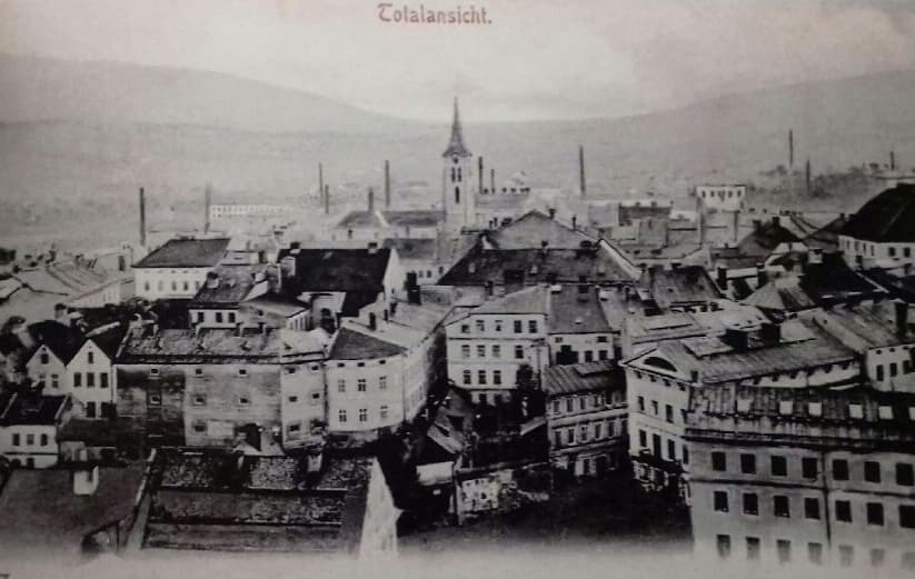 Dwór w centrum Bielska. Remont kamienicy ze śladami po kulach ZDJĘCIA