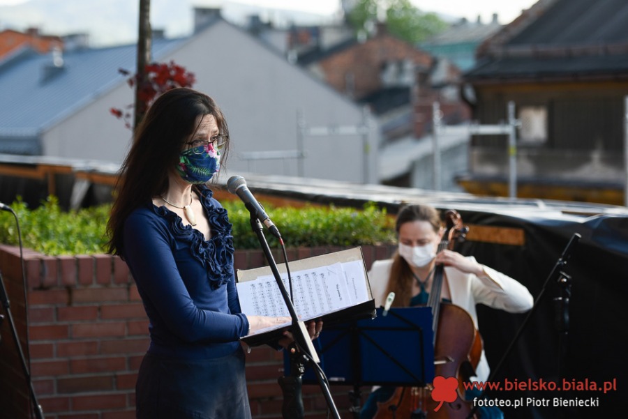 Tajny koncert nad dachami Bielska-Białej. Telewizyjny dron w akcji ZDJĘCIA