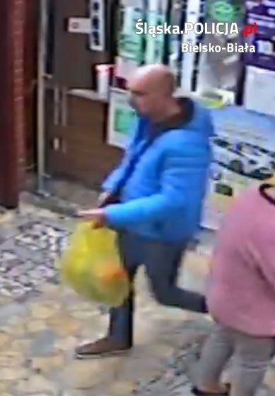 W Żabce zapłacił prawie 40 zł cudzą kartą. Teraz ściga go policja ZDJĘCIA