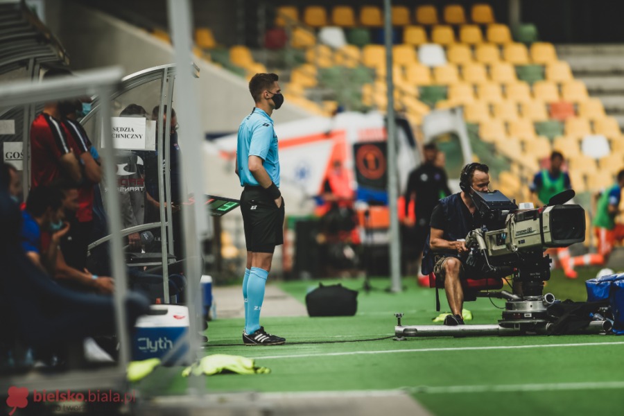 Futbol po dezynfekcji. Widowisko wysokiego ryzyka na Rychlińskiego ZDJĘCIA