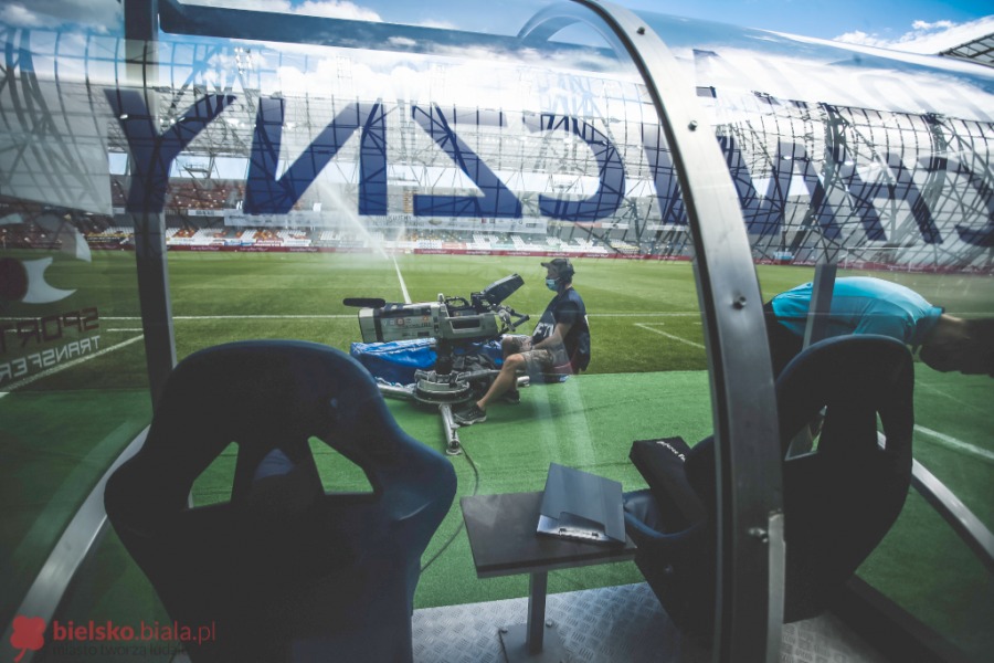 Futbol po dezynfekcji. Widowisko wysokiego ryzyka na Rychlińskiego ZDJĘCIA