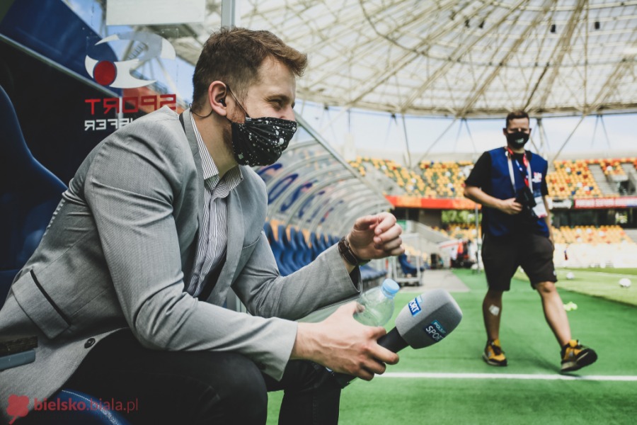 Futbol po dezynfekcji. Widowisko wysokiego ryzyka na Rychlińskiego ZDJĘCIA