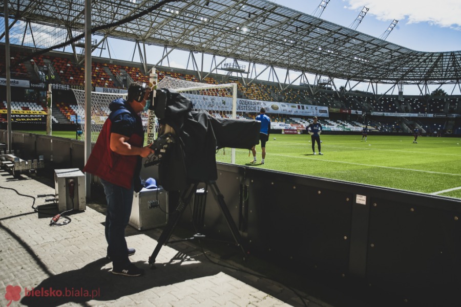 Futbol po dezynfekcji. Widowisko wysokiego ryzyka na Rychlińskiego ZDJĘCIA
