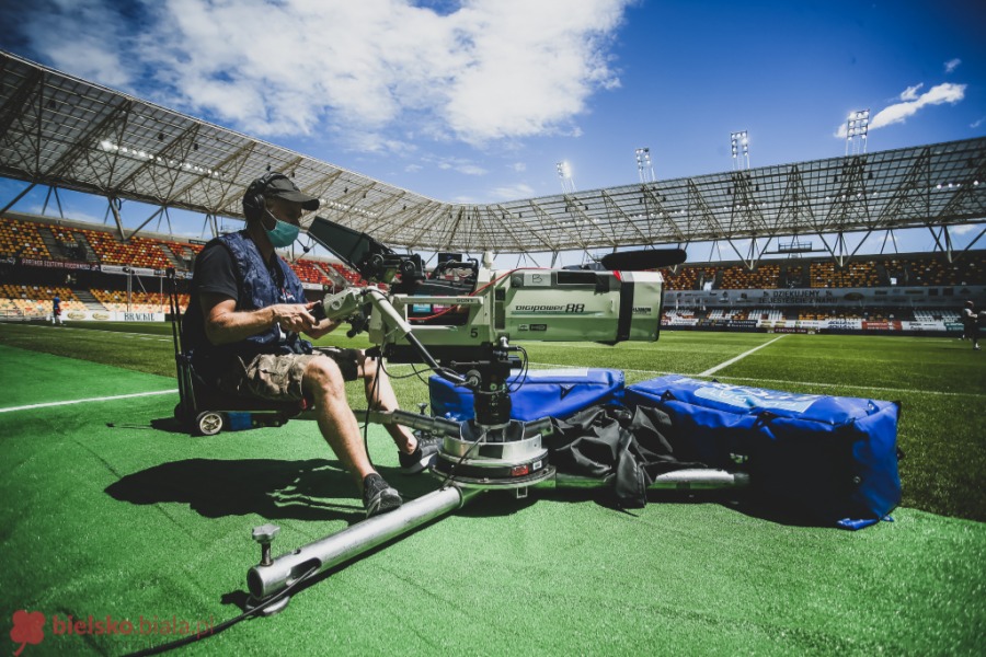 Futbol po dezynfekcji. Widowisko wysokiego ryzyka na Rychlińskiego ZDJĘCIA