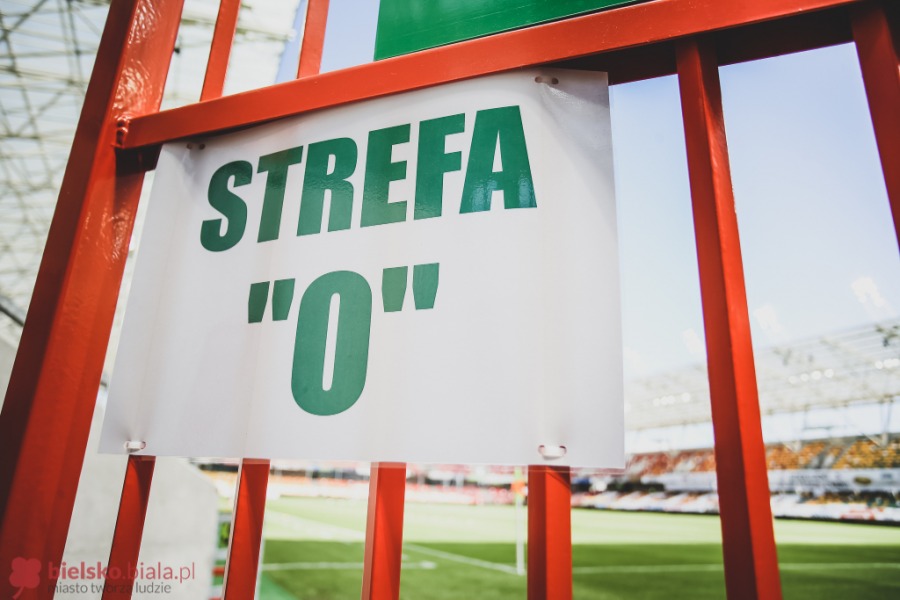 Futbol po dezynfekcji. Widowisko wysokiego ryzyka na Rychlińskiego ZDJĘCIA