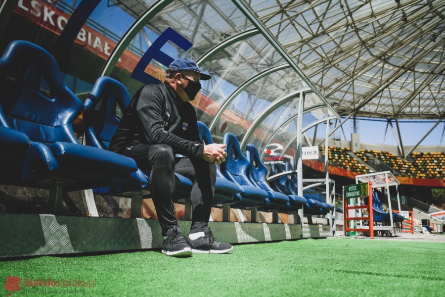 Futbol po dezynfekcji. Widowisko wysokiego ryzyka na Rychlińskiego ZDJĘCIA