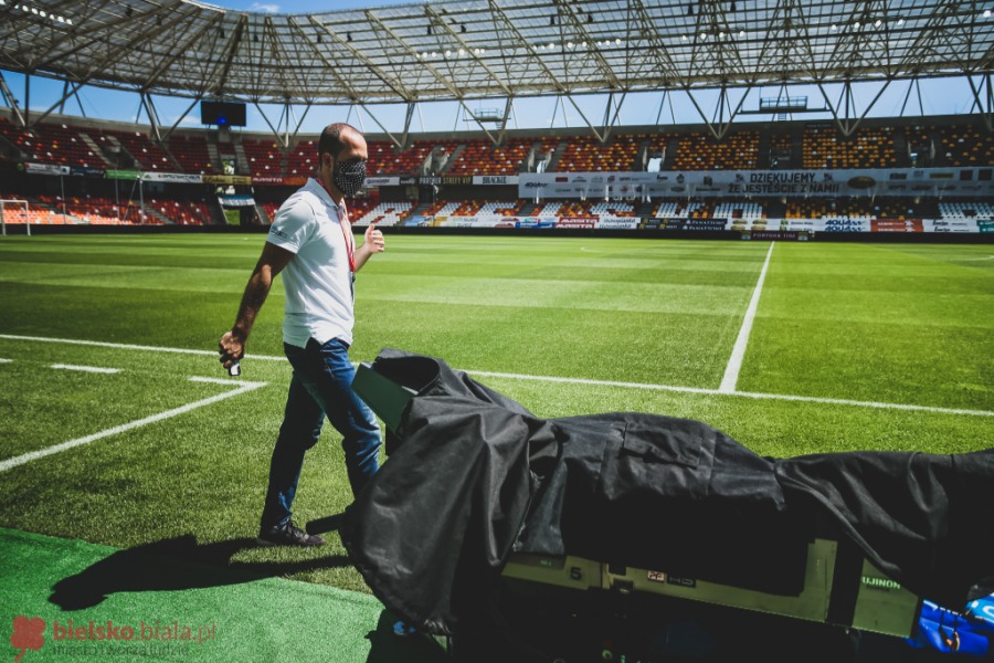Futbol po dezynfekcji. Widowisko wysokiego ryzyka na Rychlińskiego ZDJĘCIA
