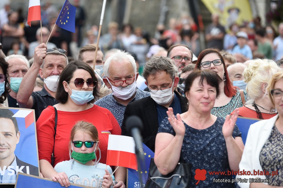 Trzaskowski porywa! Takich tłumów dawno nikt tu nie widział ZDJĘCIA