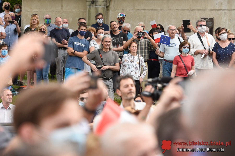 Trzaskowski porywa! Takich tłumów dawno nikt tu nie widział ZDJĘCIA